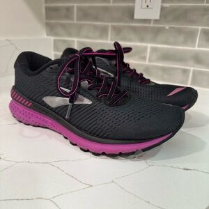 Brooks Adrenaline GTS 20. Women Size 7.5 Color Black And Purple.